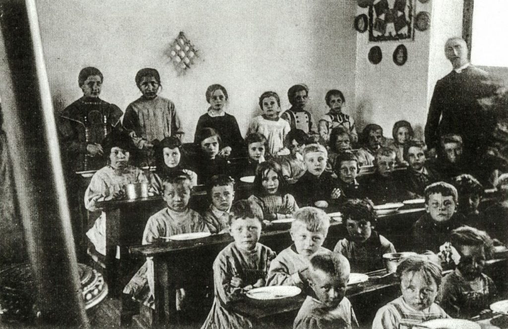 Soupe scolaire école Tintigny 1918 © Collection privée Jacky Clausse 